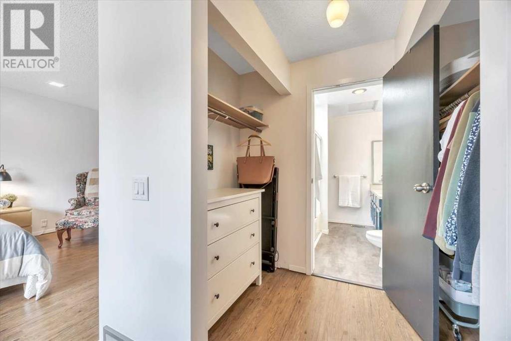 Single Family House for Sale in  Midpark Gardens SE Midnapore Calgary 
