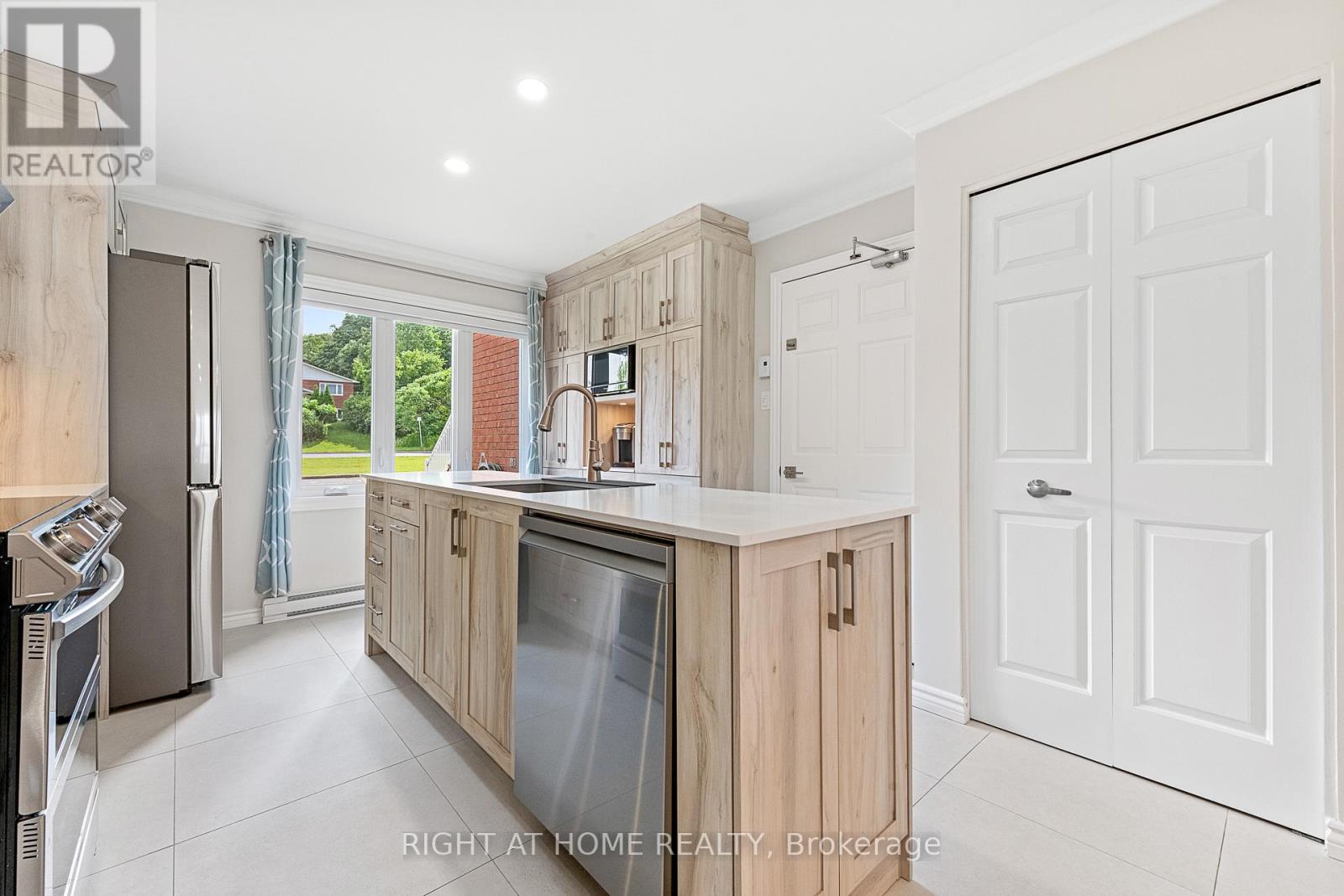 Photo 11 of 2 B 160 Edwards Street, Clarencerockland ON