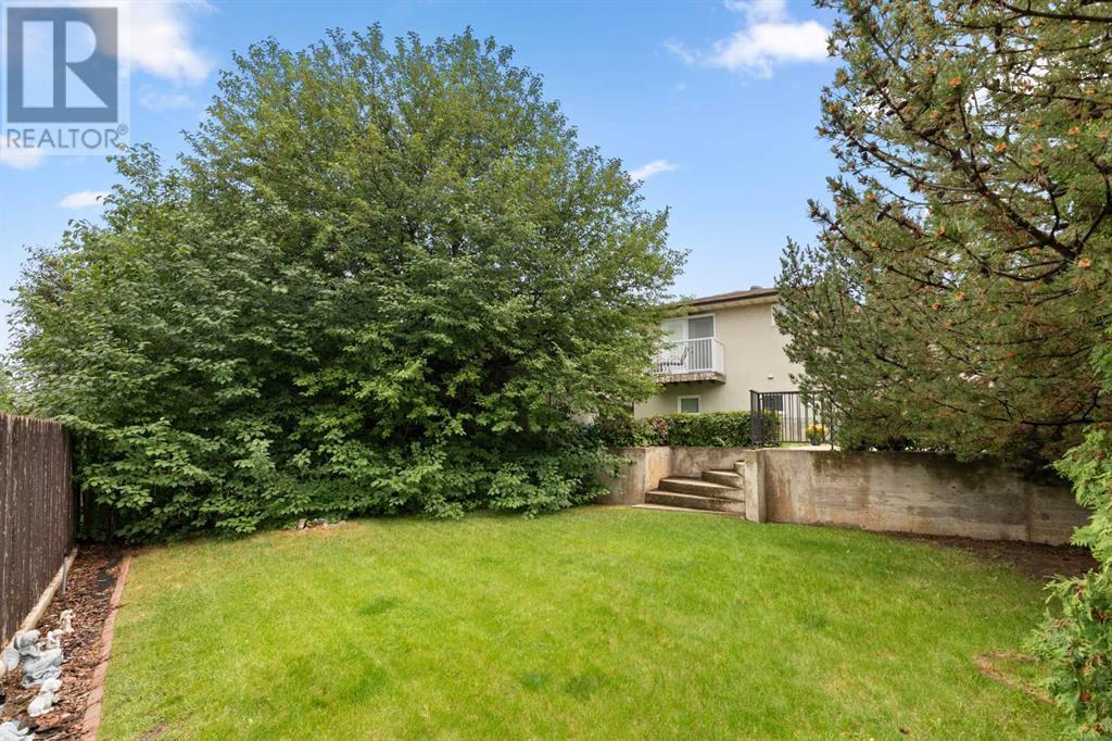 Single Family House 4 Level for Sale in  Sunflower Court SE Connaught Medicine Hat 