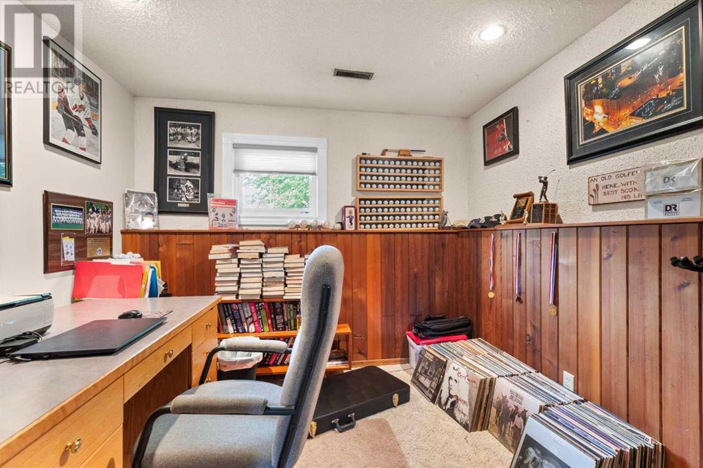 Single Family House 4 Level for Sale in  Sunflower Court SE Connaught Medicine Hat 