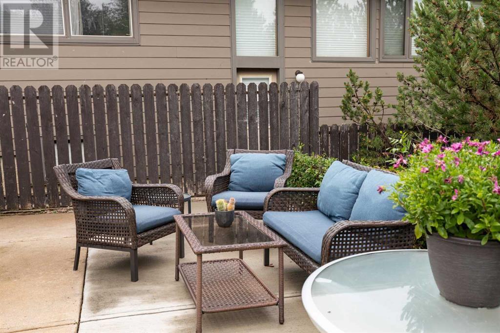 Single Family House 4 Level for Sale in  Sunflower Court SE Connaught Medicine Hat 