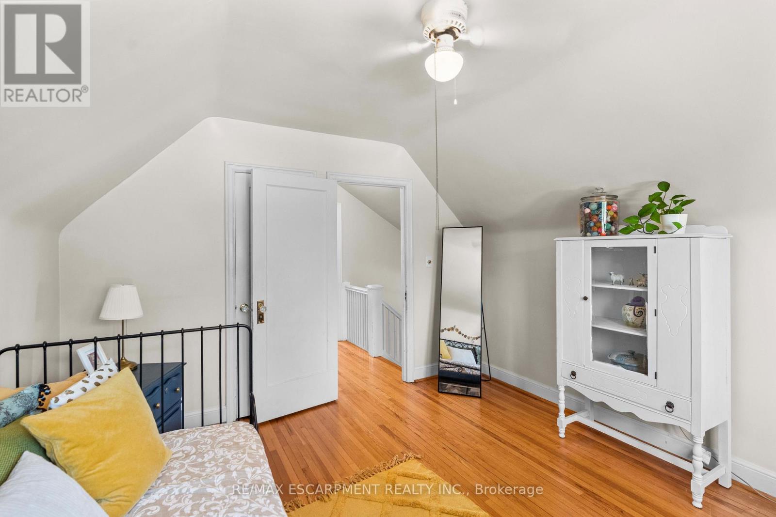 Photo 4 of 48 Franklin Avenue, Hamilton ON