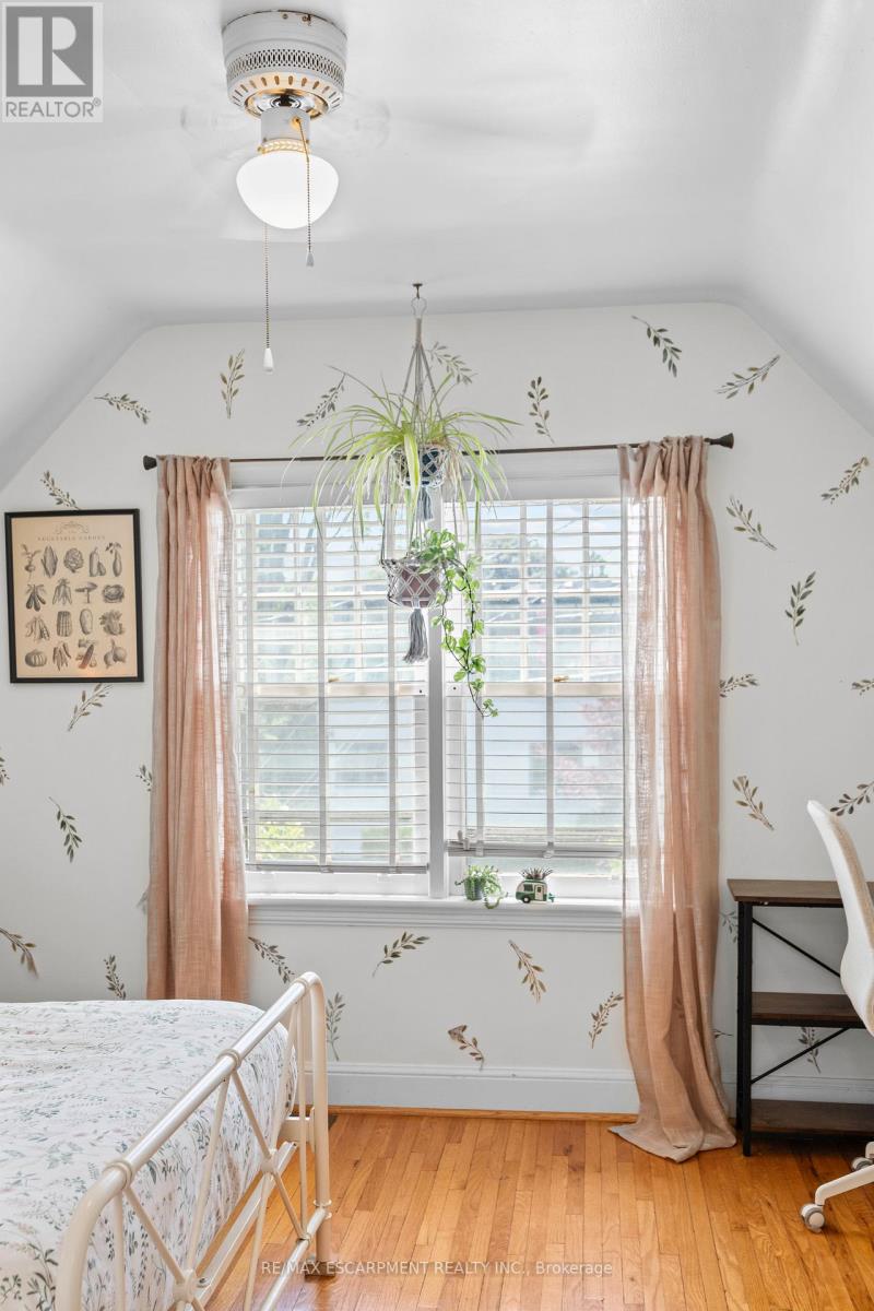 Photo 10 of 48 Franklin Avenue, Hamilton ON