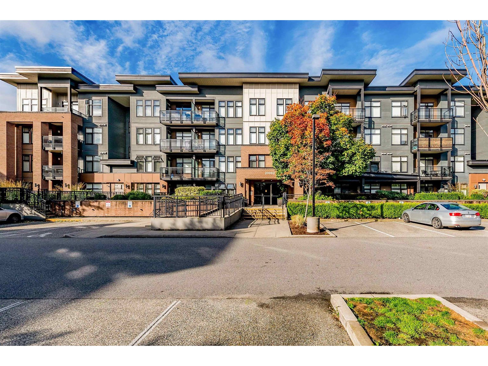 Photo 2 of 214 20062 Fraser Highway, Langley BC
