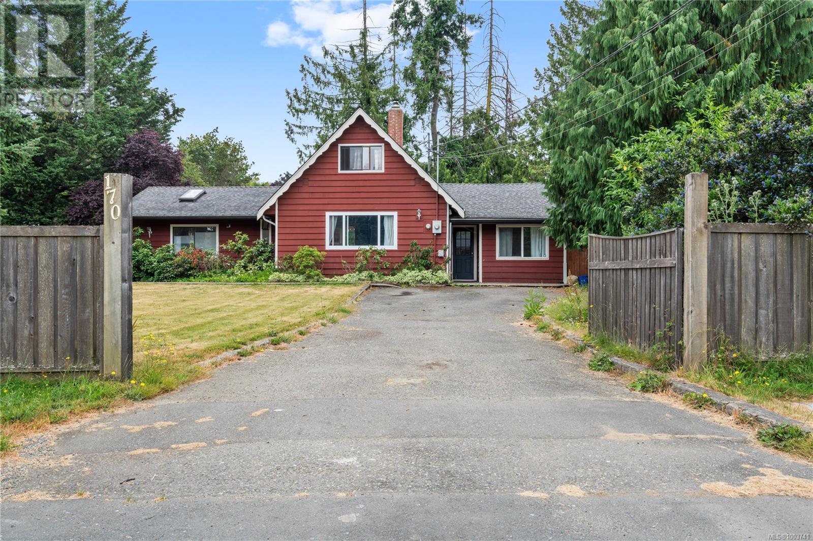 Photo 6 of 170 Stanford Ave E, Parksville BC