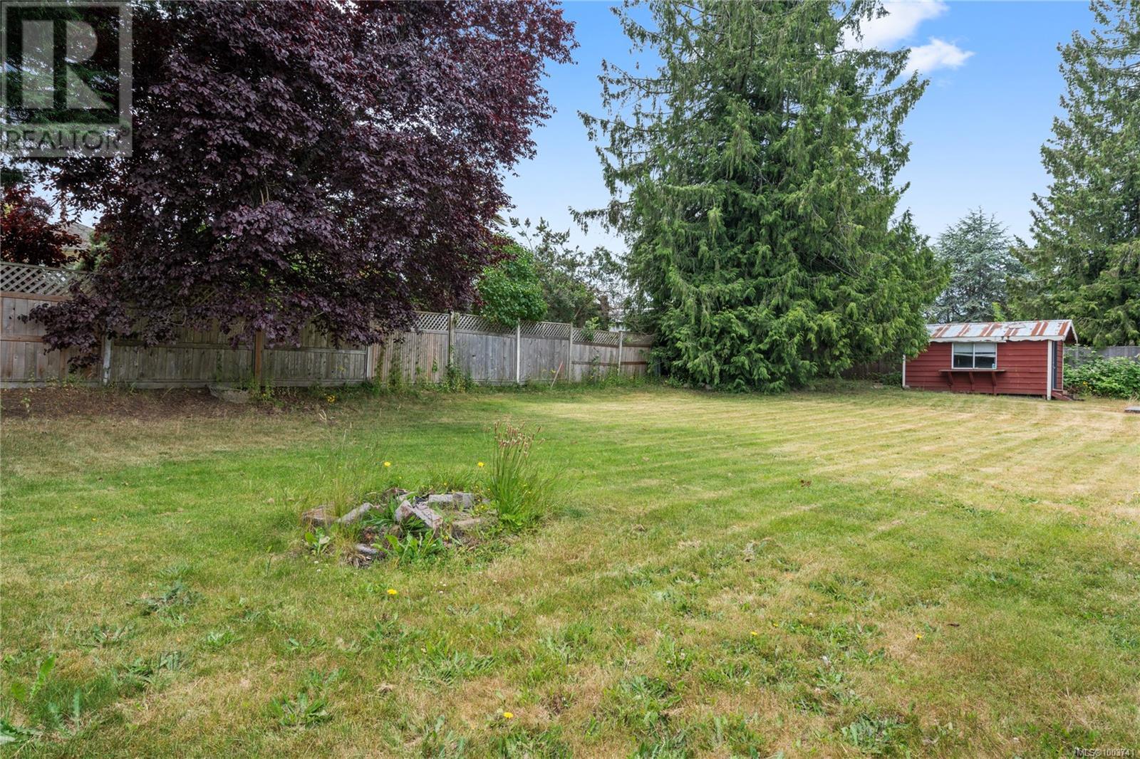 Photo 12 of 170 Stanford Ave E, Parksville BC