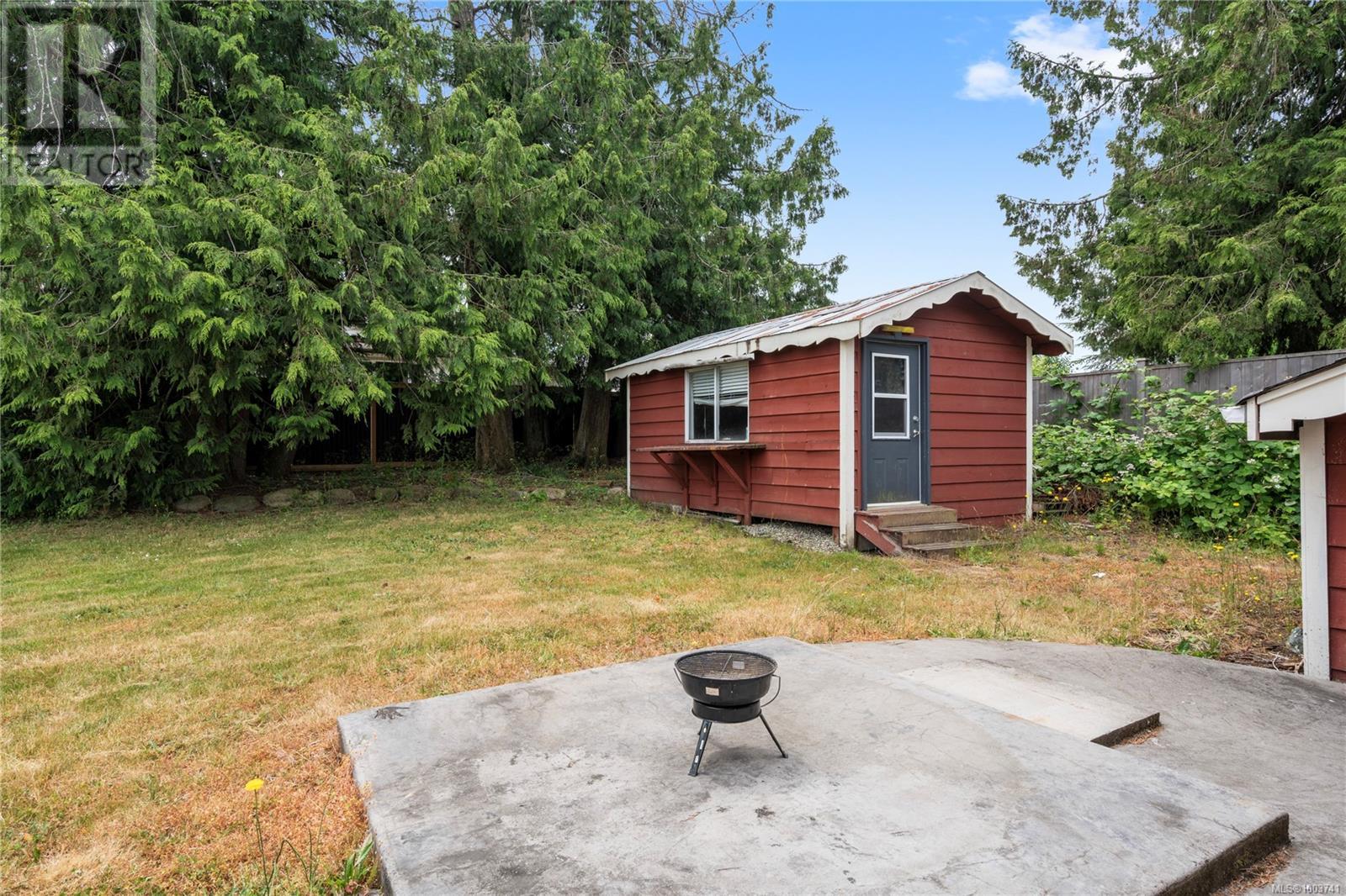 Photo 2 of 170 Stanford Ave E, Parksville BC