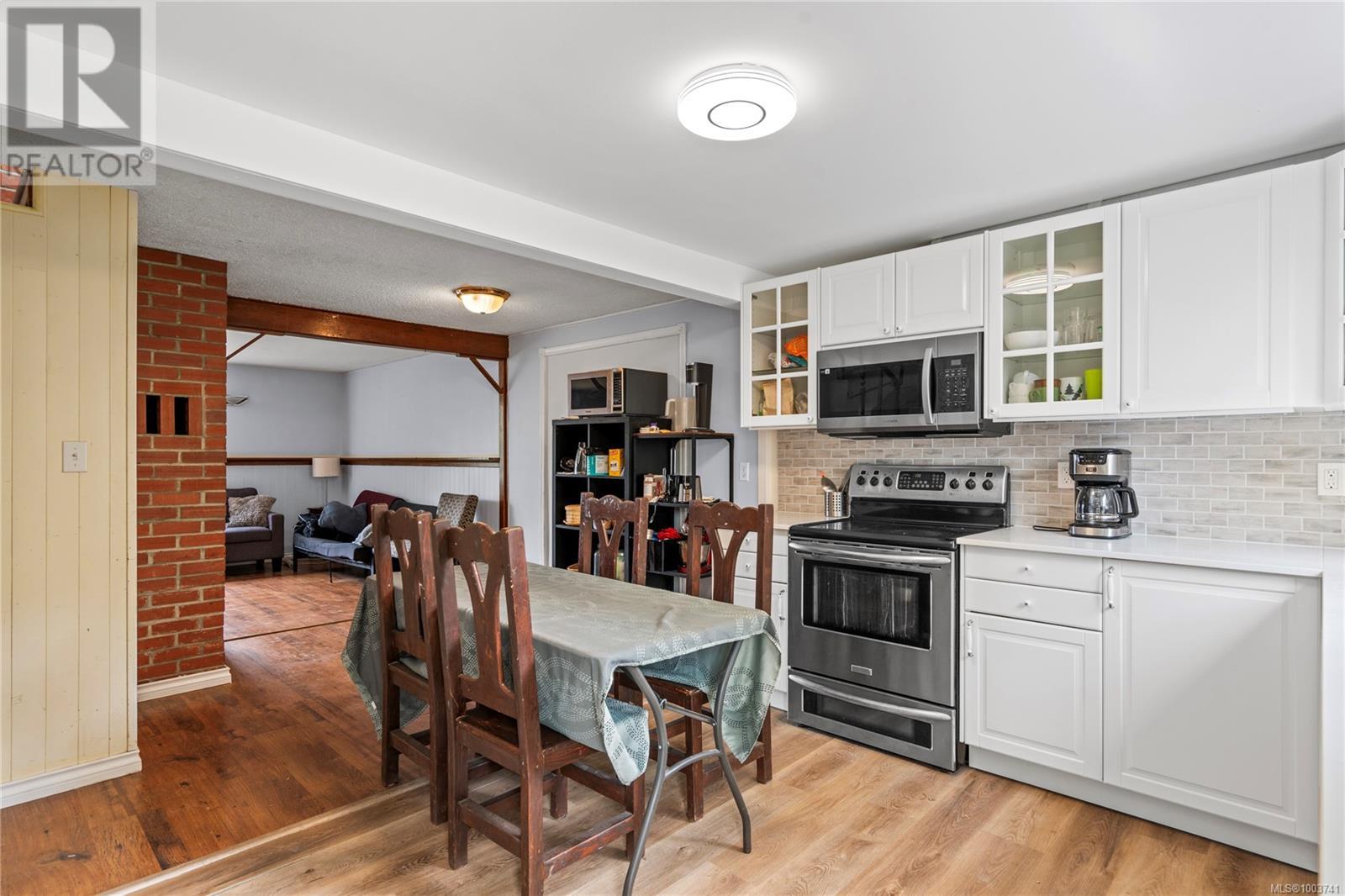 Photo 31 of 170 Stanford Ave E, Parksville BC