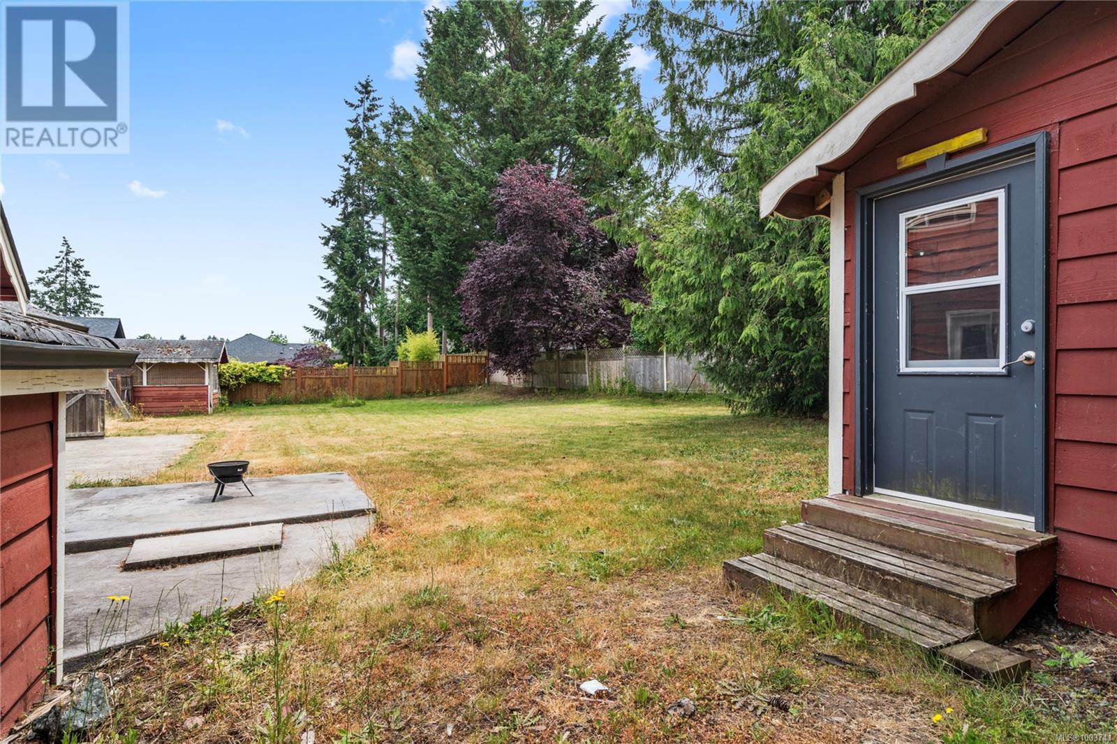 Photo 25 of 170 Stanford Ave E, Parksville BC