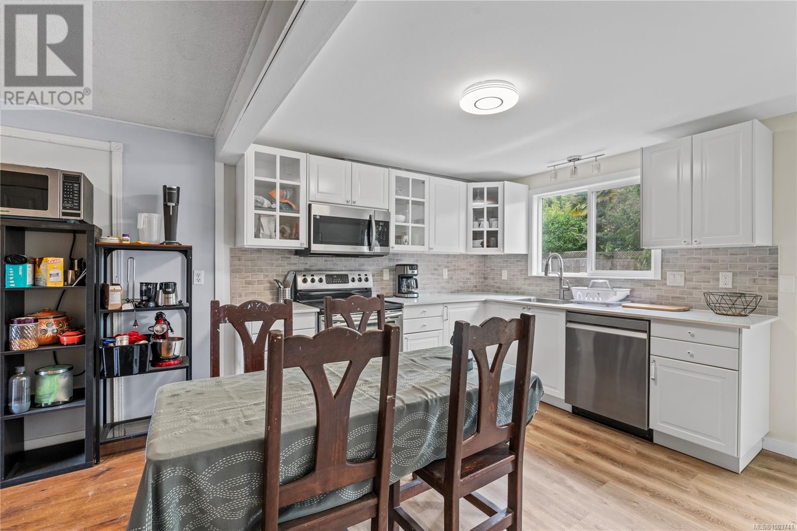 Photo 41 of 170 Stanford Ave E, Parksville BC