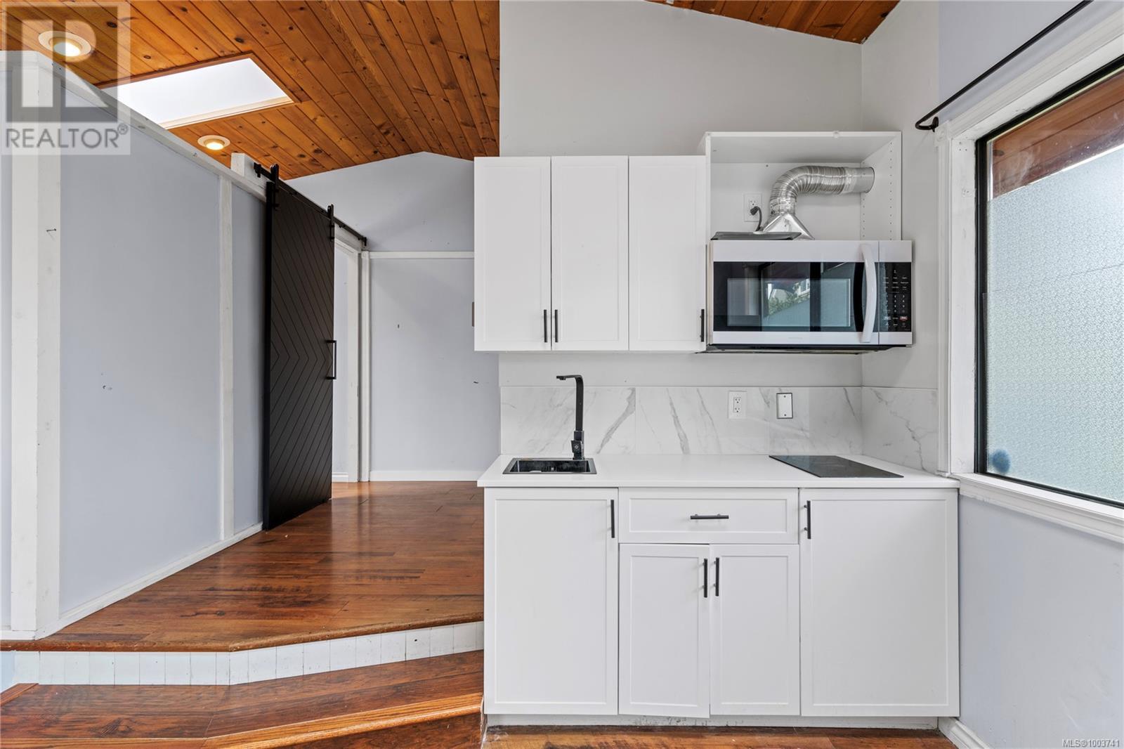 Photo 36 of 170 Stanford Ave E, Parksville BC