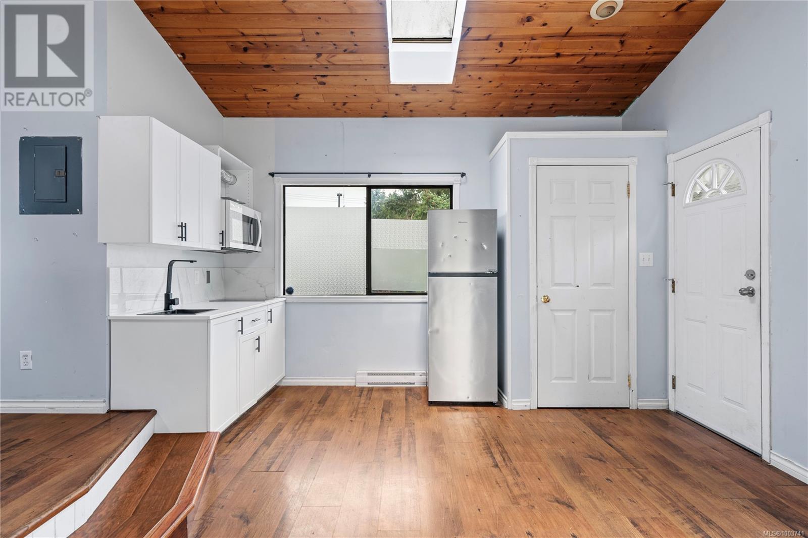 Photo 33 of 170 Stanford Ave E, Parksville BC