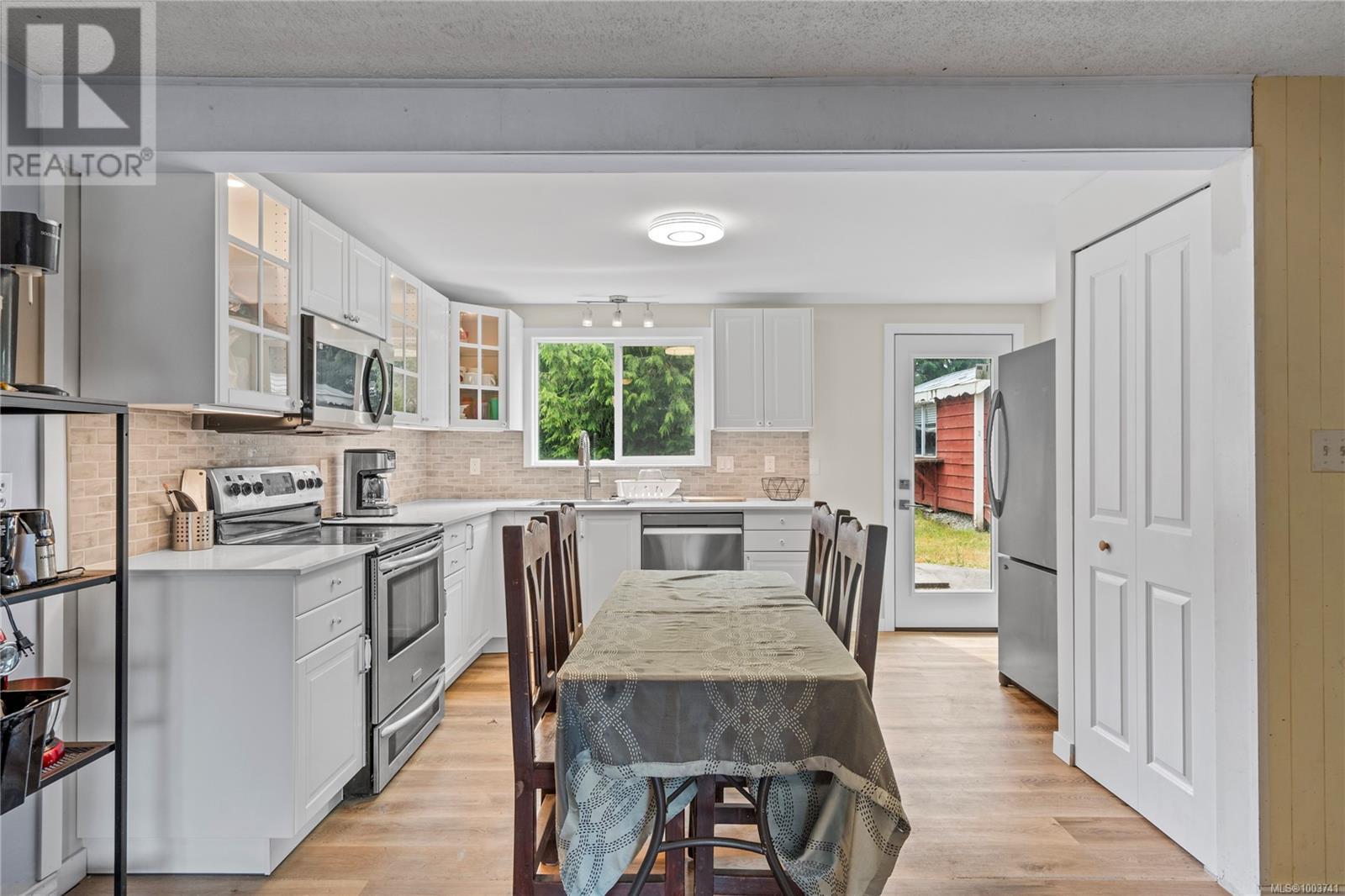 Photo 11 of 170 Stanford Ave E, Parksville BC
