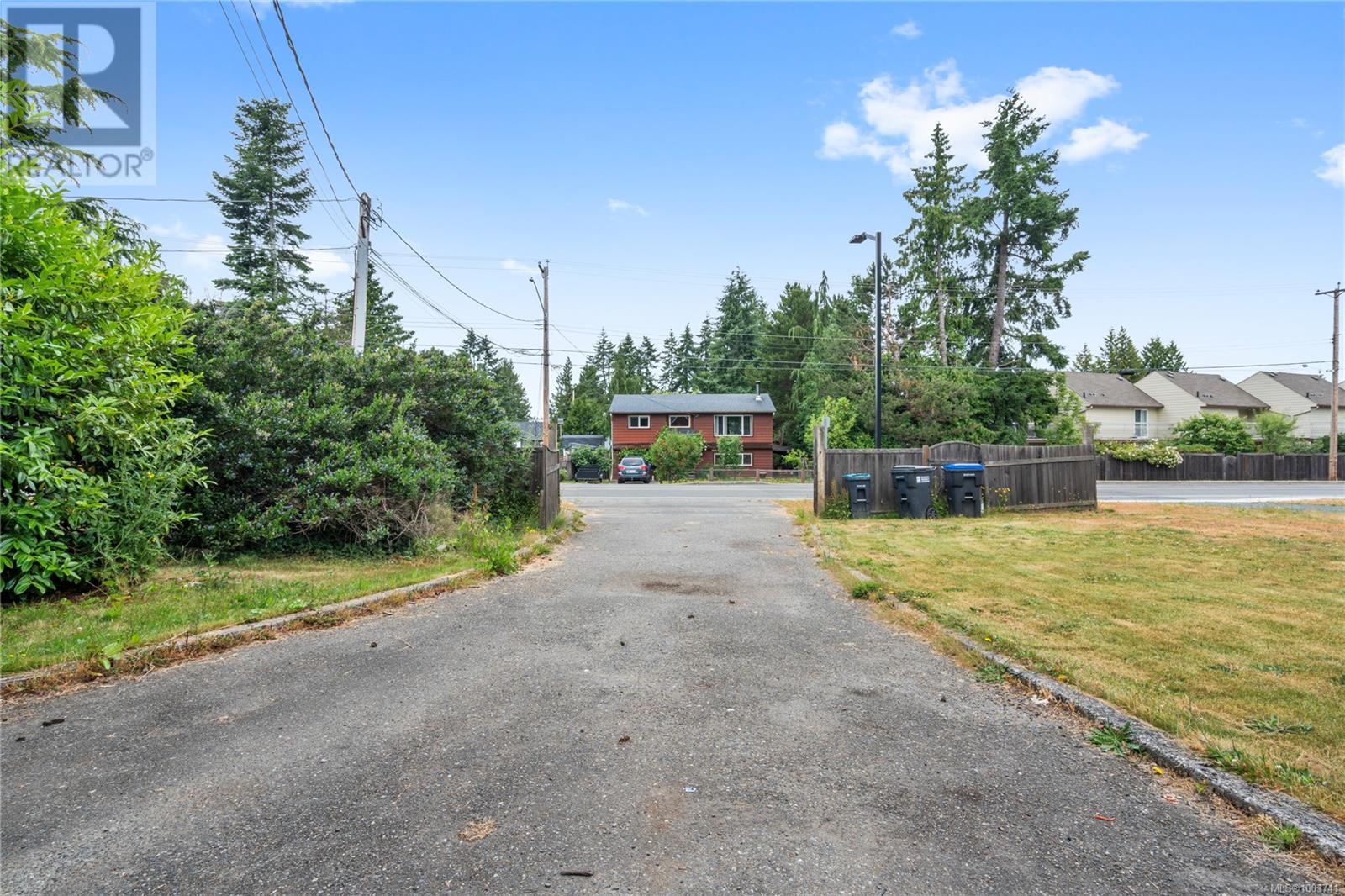 Photo 5 of 170 Stanford Ave E, Parksville BC