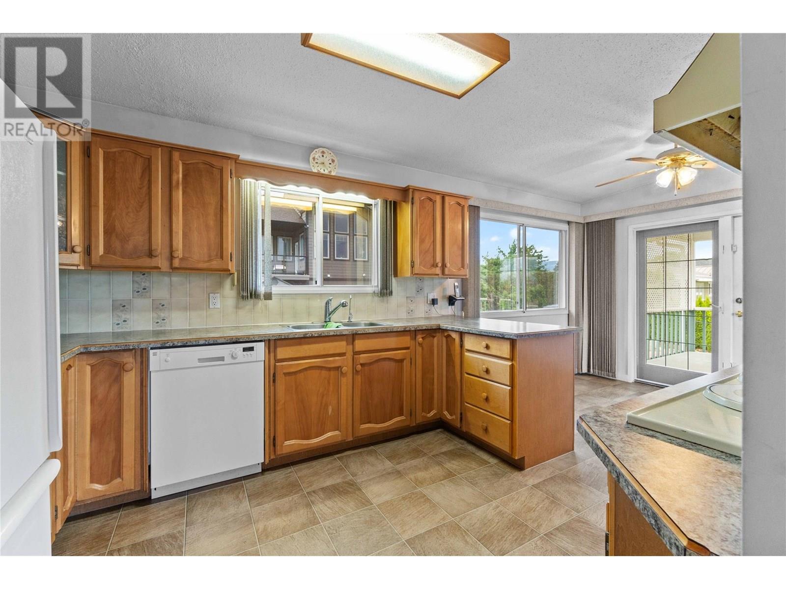 Photo 14 of 1431 15 Street Se, Salmon Arm BC