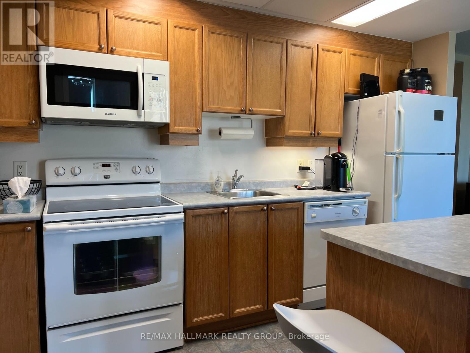 Photo 8 of 805 134 York Street, Ottawa ON
