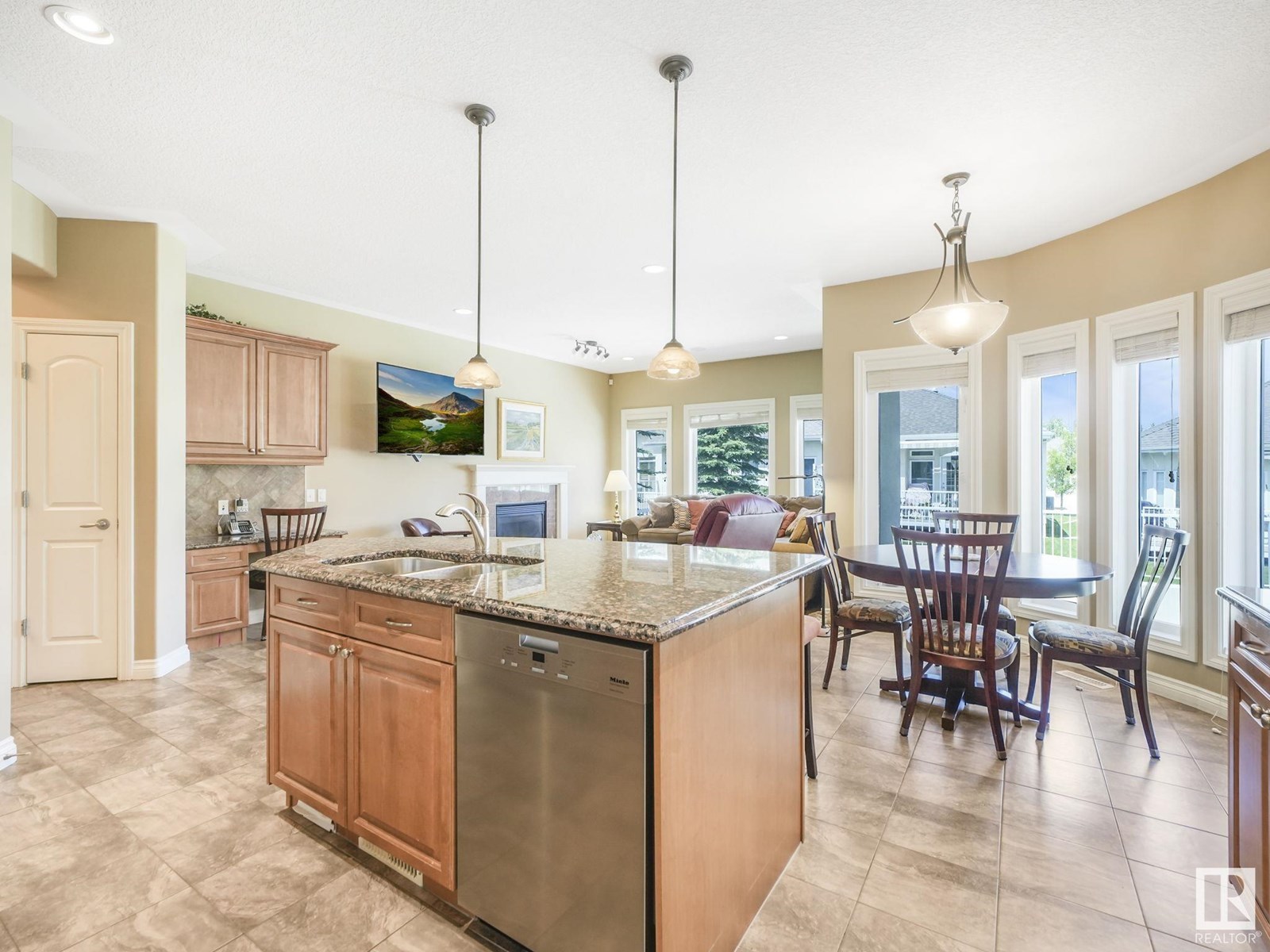 Photo 20 of 19 1225 Wanyandi Rd Nw, Edmonton AB