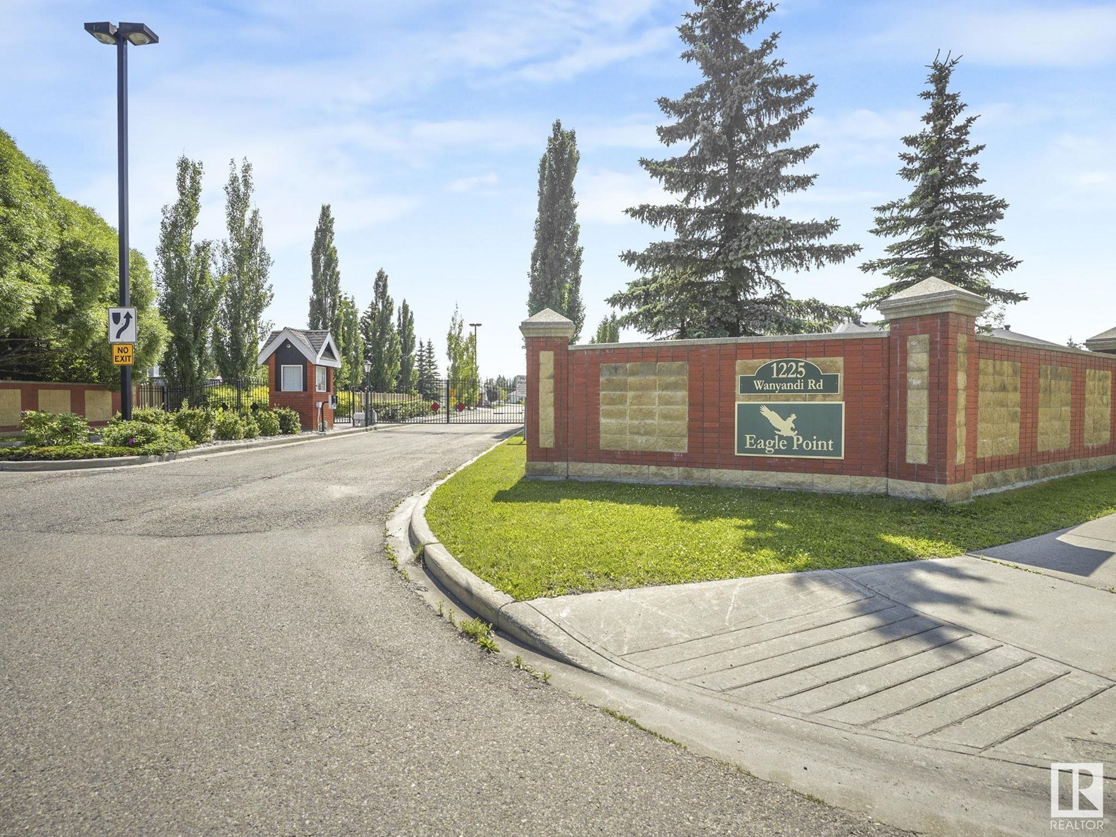 Photo 17 of 19 1225 Wanyandi Rd Nw, Edmonton AB