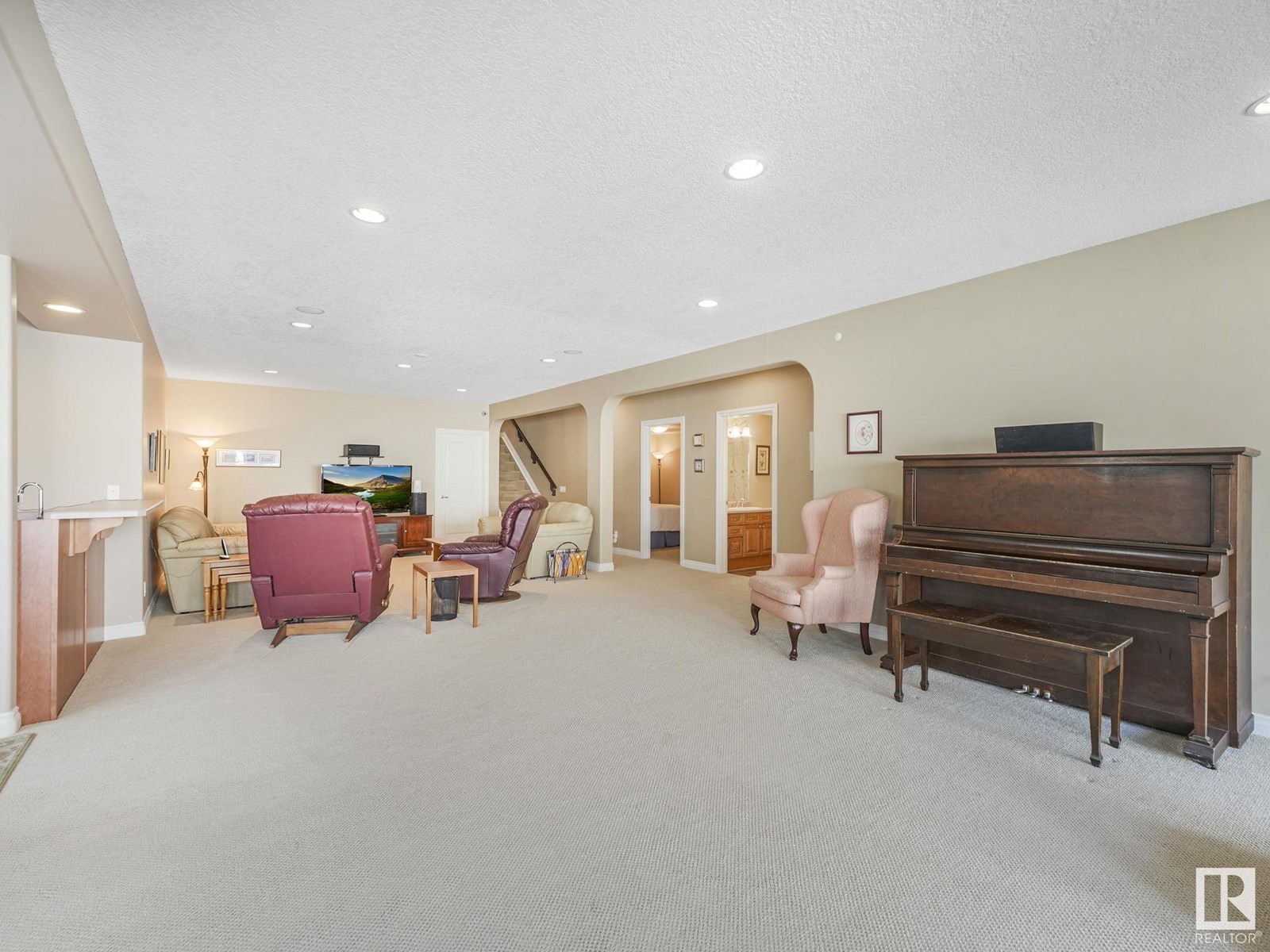 Photo 3 of 19 1225 Wanyandi Rd Nw, Edmonton AB