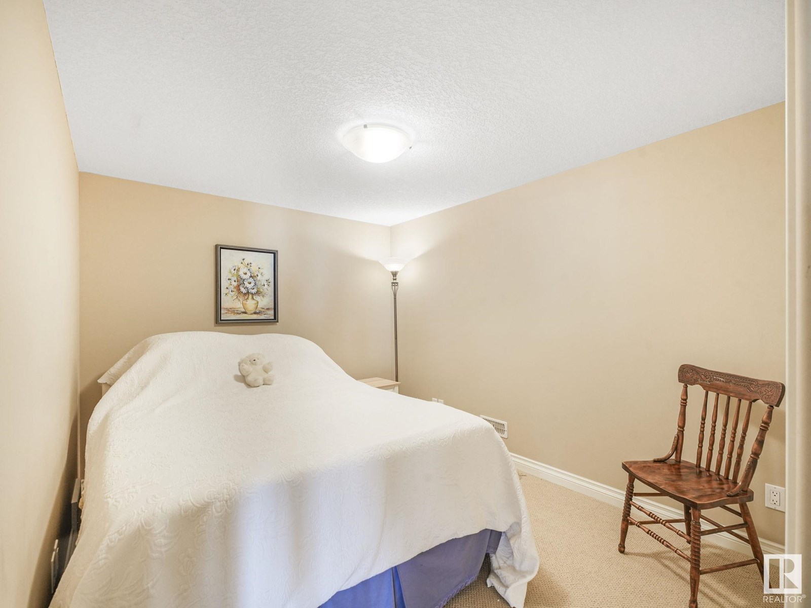 Photo 13 of 19 1225 Wanyandi Rd Nw, Edmonton AB