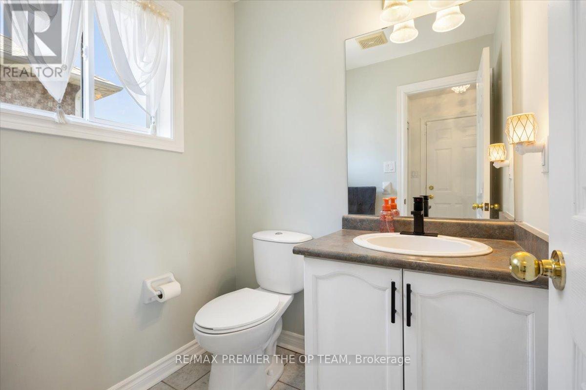 Single Family House Raised bungalow for Sale in  SHERWOOD COURT Barrie (Northwest) 