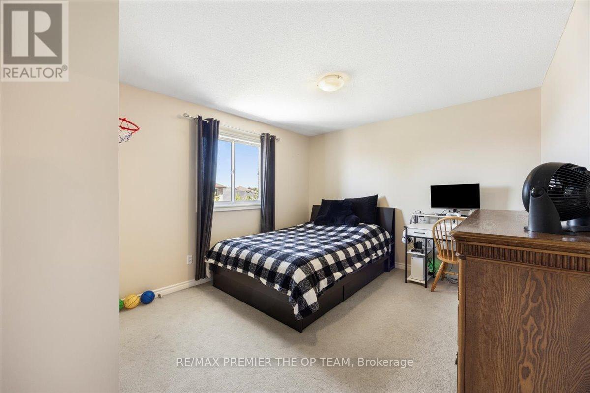 Single Family House Raised bungalow for Sale in  SHERWOOD COURT Barrie (Northwest) 