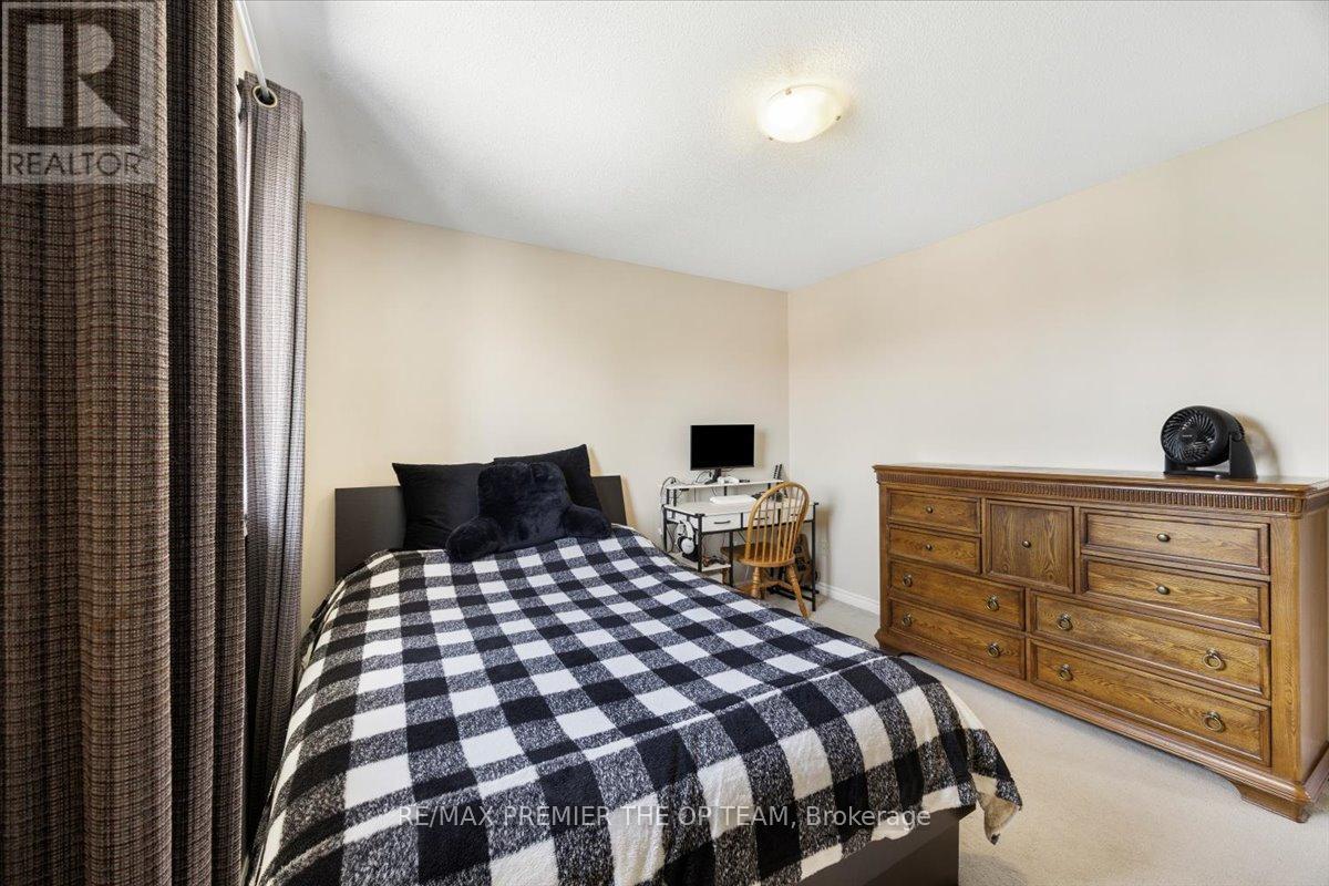 Single Family House Raised bungalow for Sale in  SHERWOOD COURT Barrie (Northwest) 