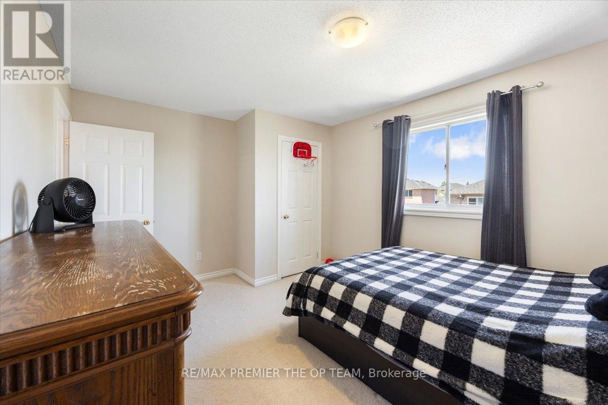 Single Family House Raised bungalow for Sale in  SHERWOOD COURT Barrie (Northwest) 