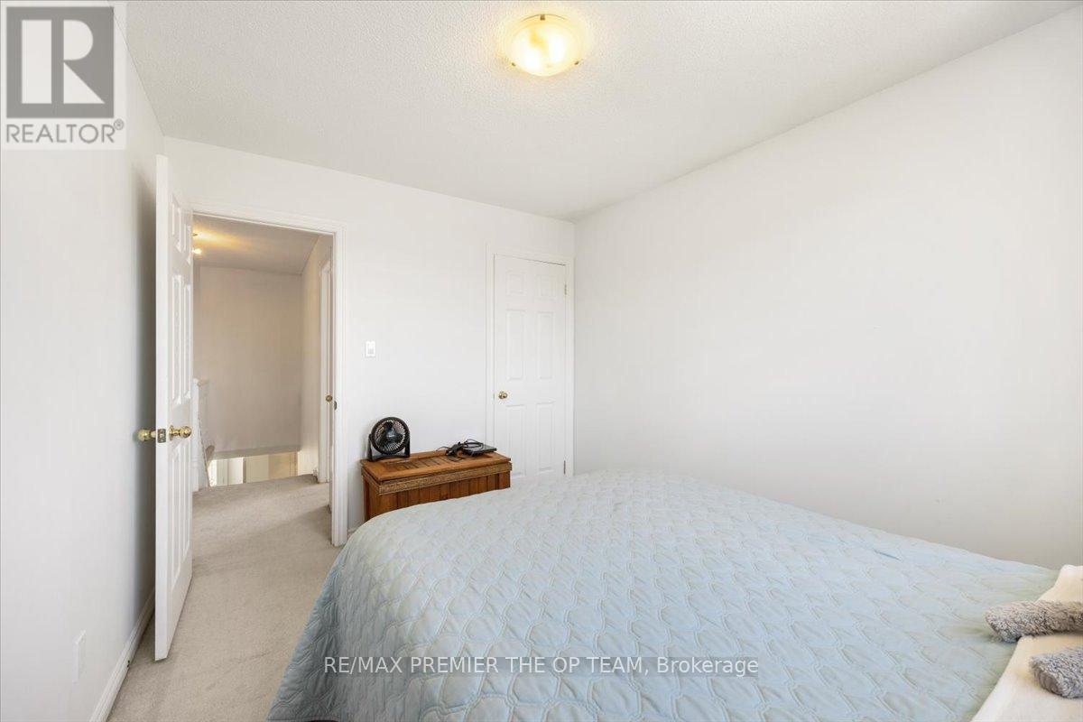 Single Family House Raised bungalow for Sale in  SHERWOOD COURT Barrie (Northwest) 