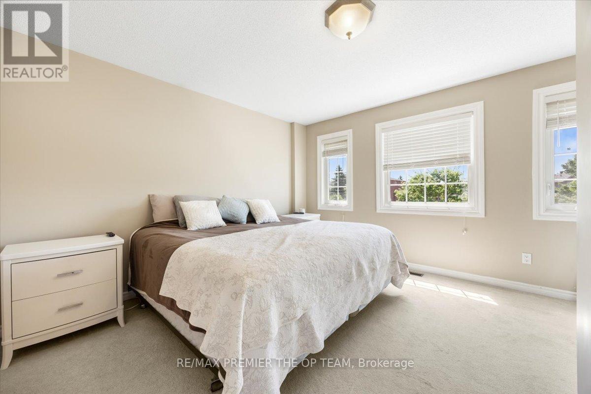 Single Family House Raised bungalow for Sale in  SHERWOOD COURT Barrie (Northwest) 