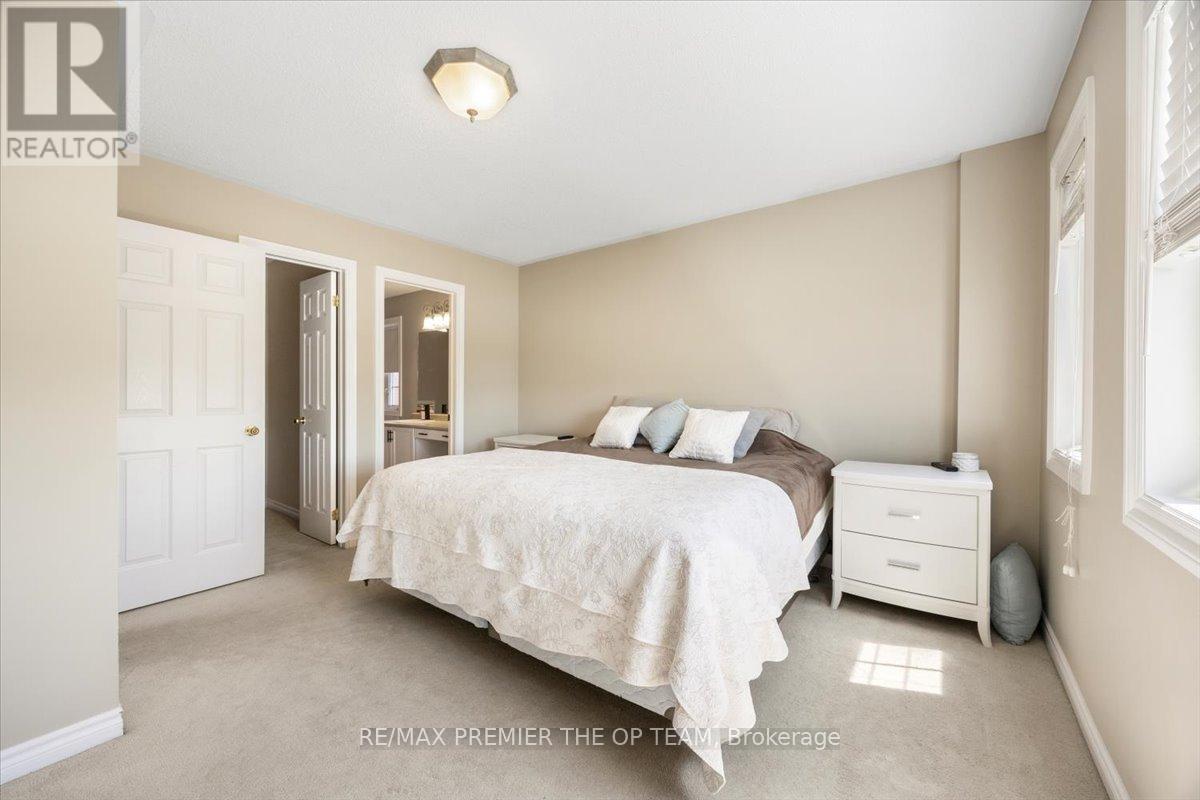 Single Family House Raised bungalow for Sale in  SHERWOOD COURT Barrie (Northwest) 