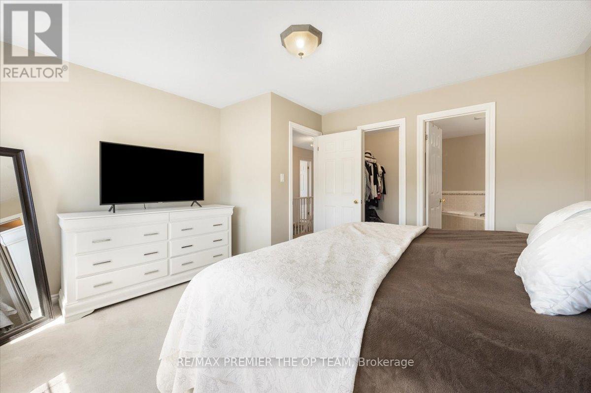 Single Family House Raised bungalow for Sale in  SHERWOOD COURT Barrie (Northwest) 