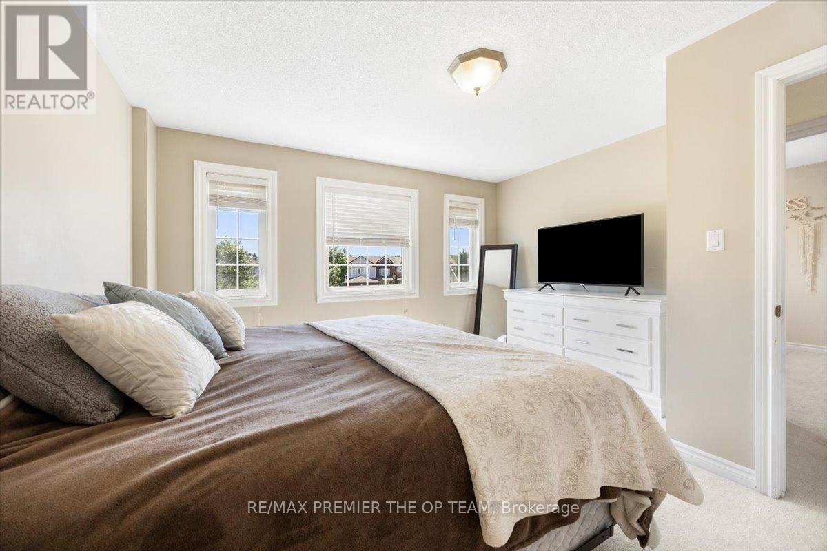 Single Family House Raised bungalow for Sale in  SHERWOOD COURT Barrie (Northwest) 