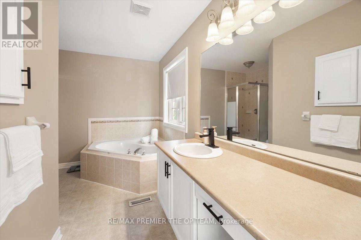 Single Family House Raised bungalow for Sale in  SHERWOOD COURT Barrie (Northwest) 