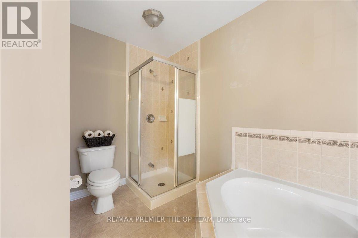 Single Family House Raised bungalow for Sale in  SHERWOOD COURT Barrie (Northwest) 