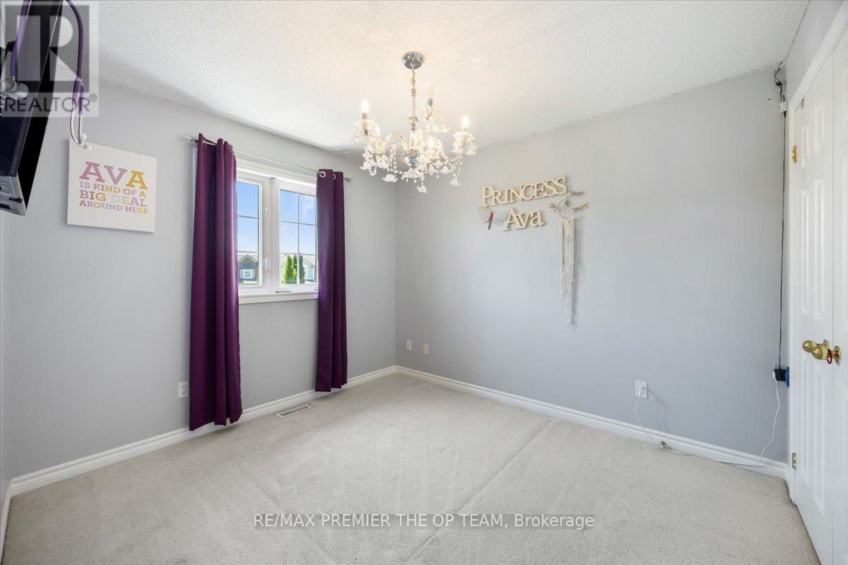 Single Family House Raised bungalow for Sale in  SHERWOOD COURT Barrie (Northwest) 