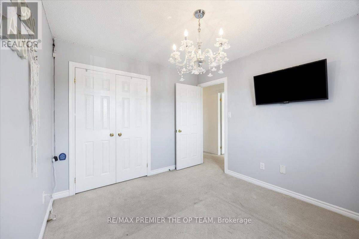 Single Family House Raised bungalow for Sale in  SHERWOOD COURT Barrie (Northwest) 
