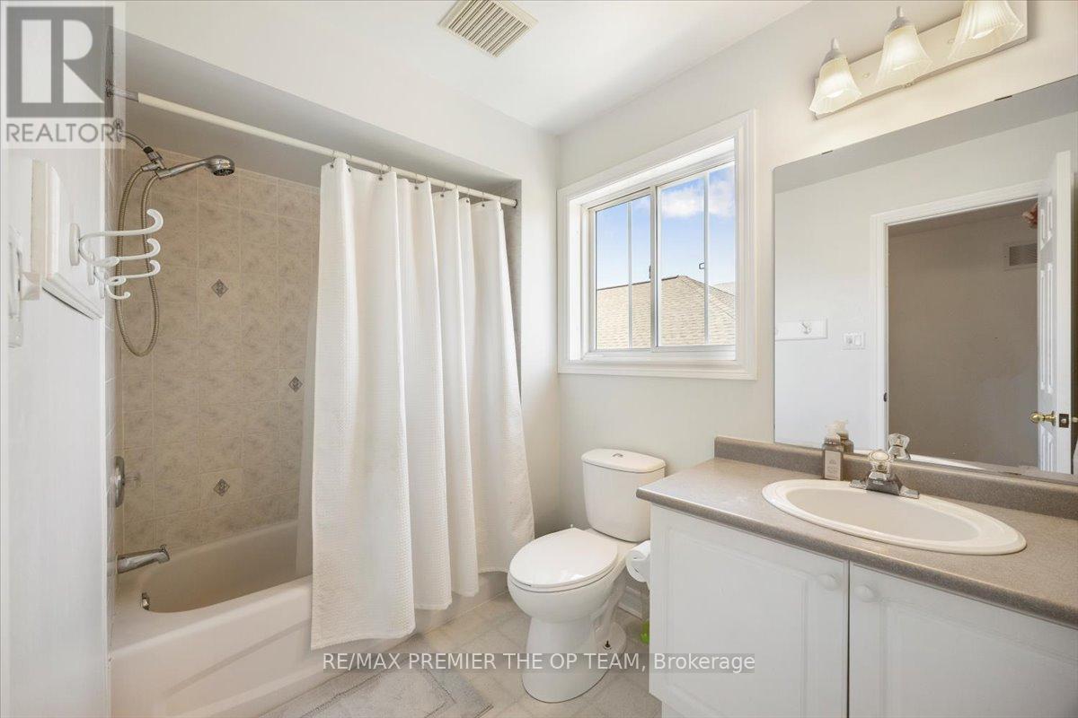 Single Family House Raised bungalow for Sale in  SHERWOOD COURT Barrie (Northwest) 