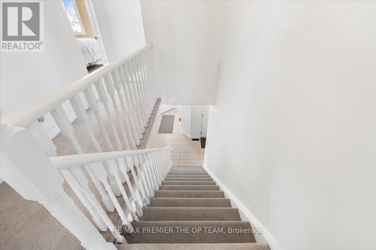 Single Family House Raised bungalow for Sale in  SHERWOOD COURT Barrie (Northwest) 