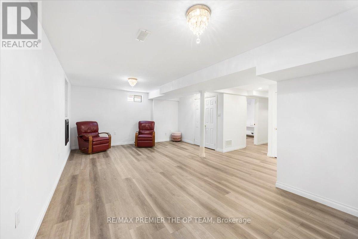 Single Family House Raised bungalow for Sale in  SHERWOOD COURT Barrie (Northwest) 