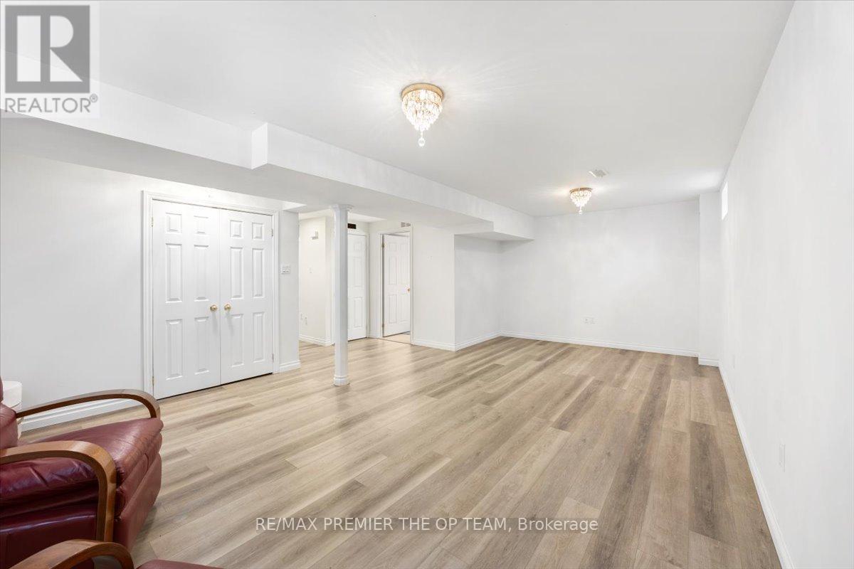 Single Family House Raised bungalow for Sale in  SHERWOOD COURT Barrie (Northwest) 