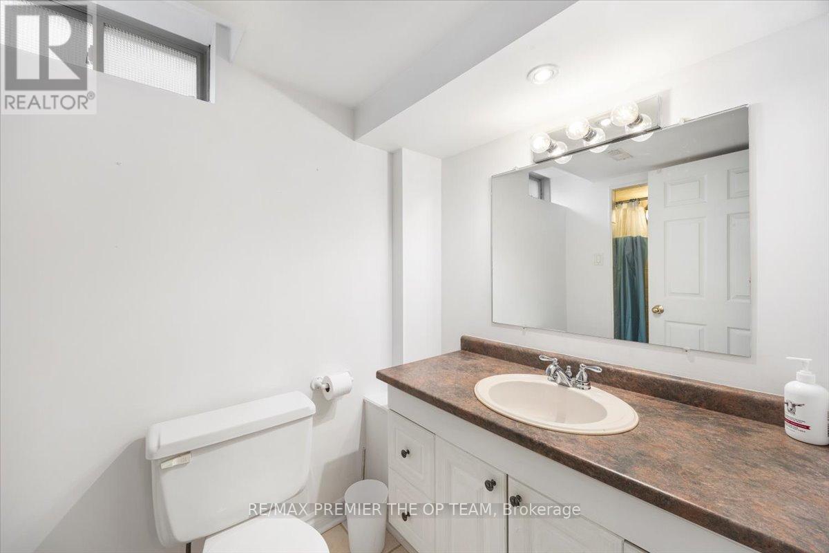 Single Family House Raised bungalow for Sale in  SHERWOOD COURT Barrie (Northwest) 