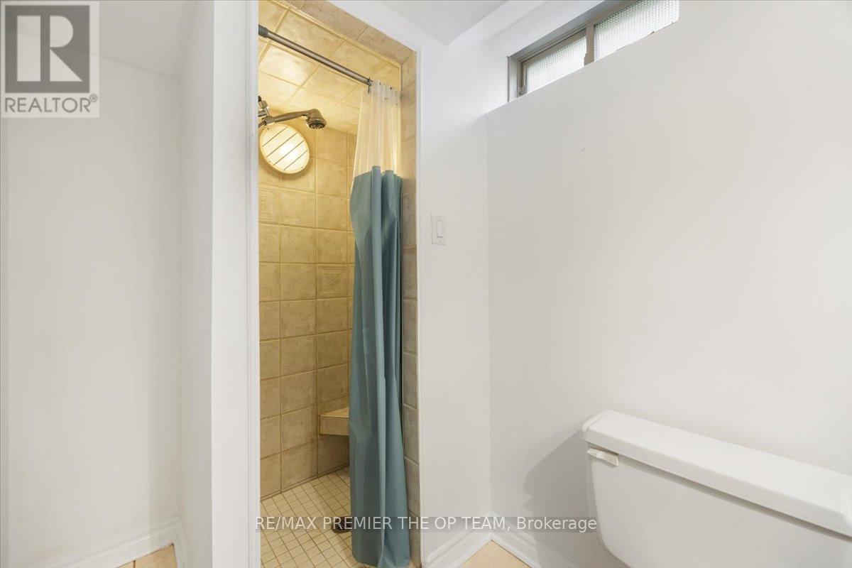 Single Family House Raised bungalow for Sale in  SHERWOOD COURT Barrie (Northwest) 