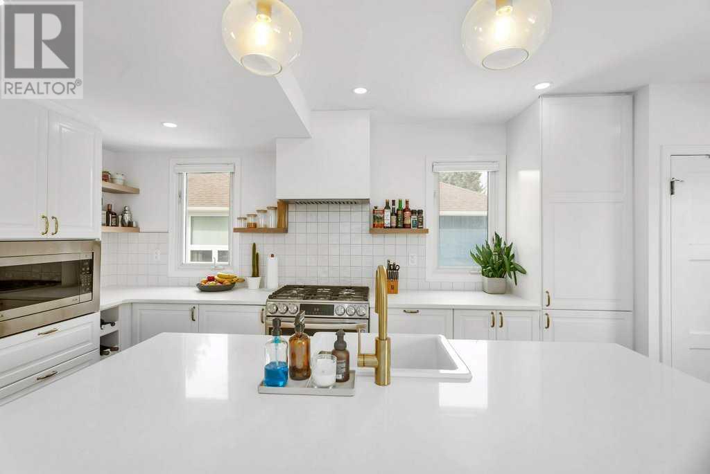 Single Family House for Sale in   Avenue Mountview Red Deer 