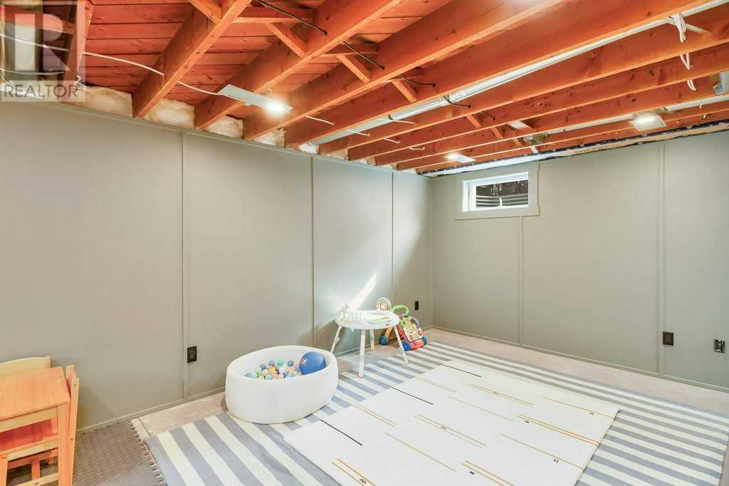 Single Family House for Sale in   Avenue Mountview Red Deer 