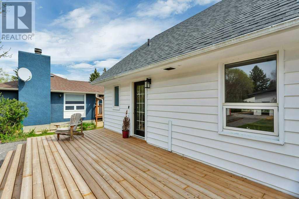 Single Family House for Sale in   Avenue Mountview Red Deer 