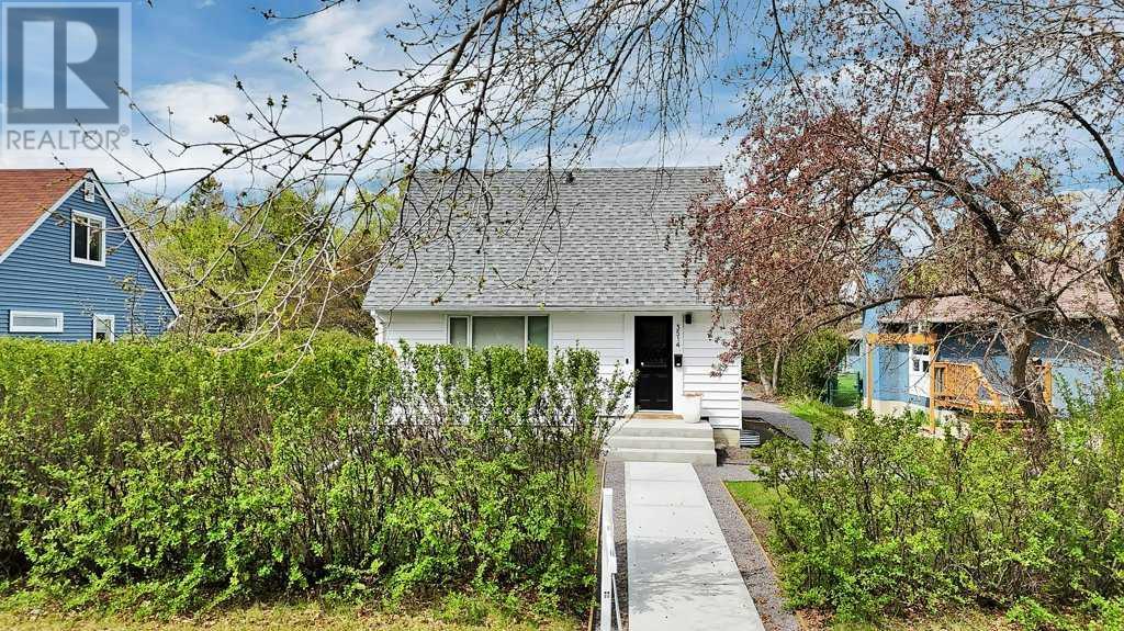 Single Family House for Sale in   Avenue Mountview Red Deer 