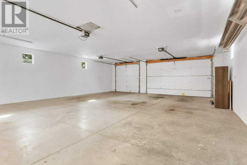 Single Family House for Sale in   Avenue Mountview Red Deer 