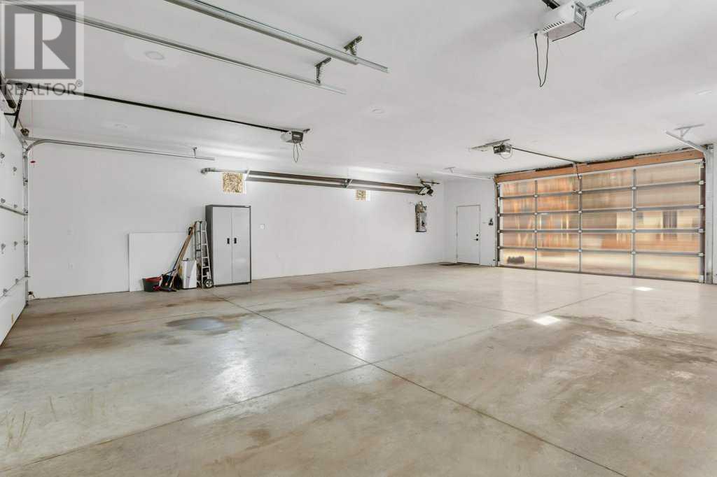 Single Family House for Sale in   Avenue Mountview Red Deer 