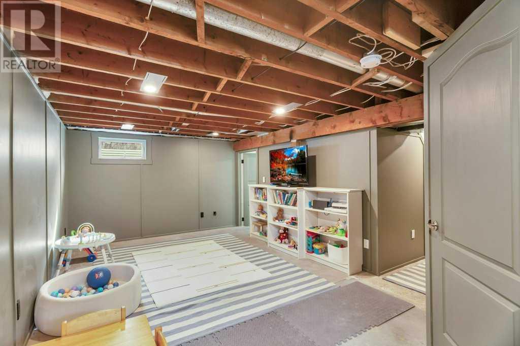 Single Family House for Sale in   Avenue Mountview Red Deer 